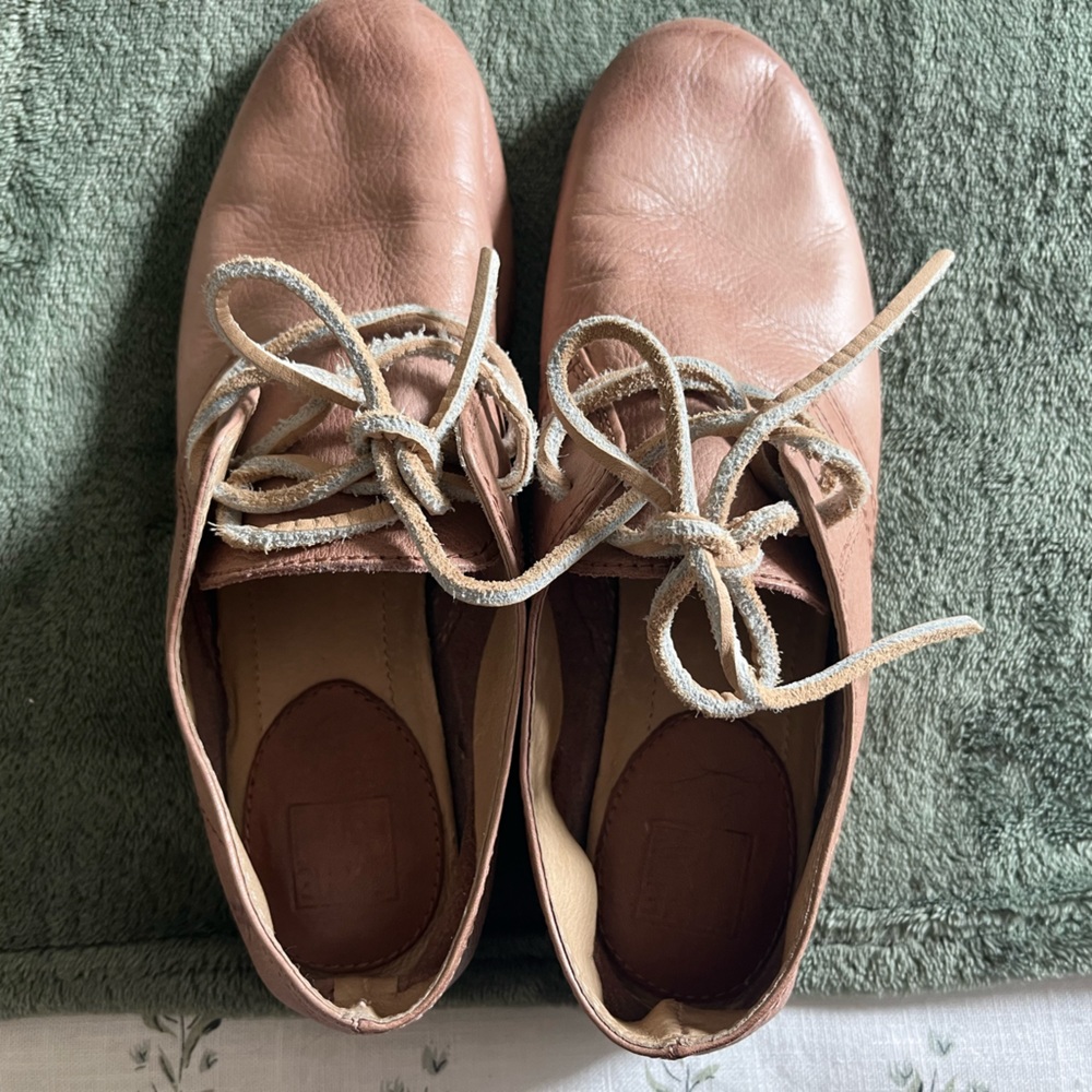 FRYE flats
